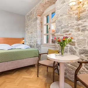 4* Guest house Captain's