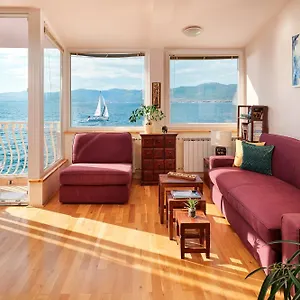 https://apartment-one-of-the-best.hotels-in-trogir.com